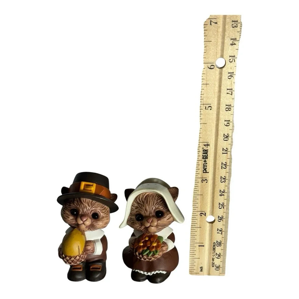 VTG Hallmark Thanksgiving Pilgrim Chipmunks Squirrel S&P Shakers Fall Harvest